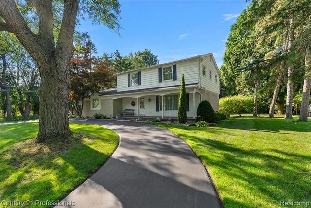 633 Foxhall Road, Bloomfield Hills, MI 48304