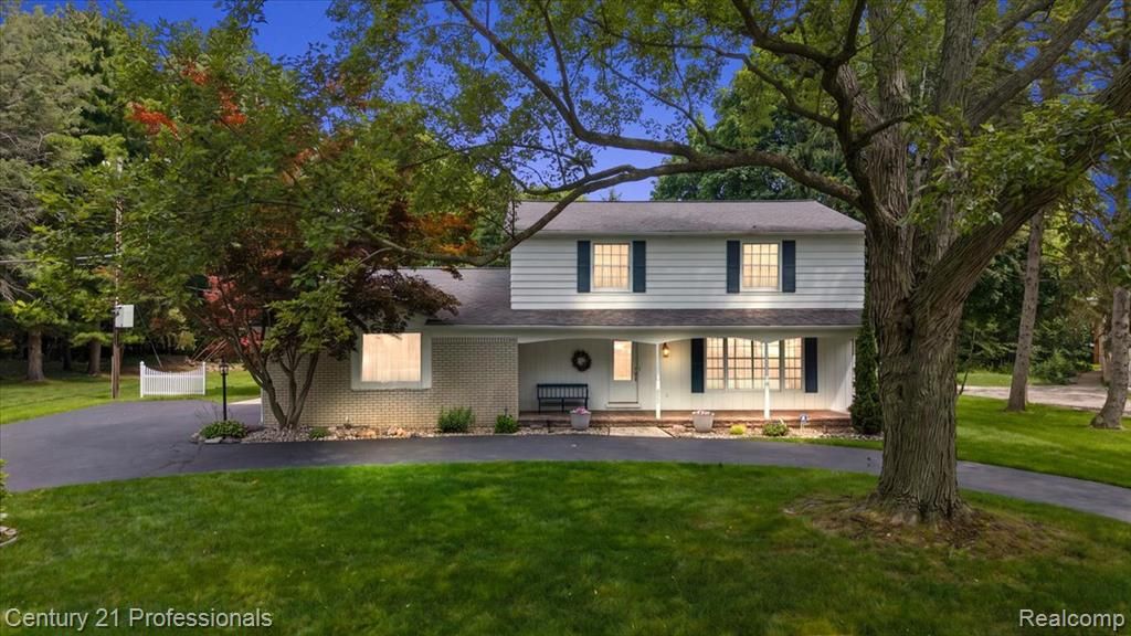 633 Foxhall Road, Bloomfield Hills, MI 48304