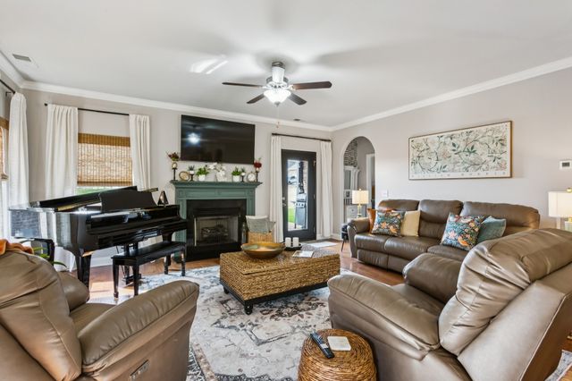 173 Monarchos Dr, Gallatin, TN 37066