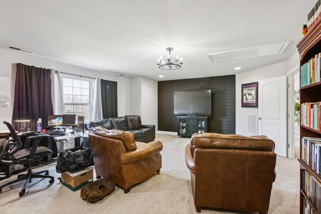 173 Monarchos Dr, Gallatin, TN 37066