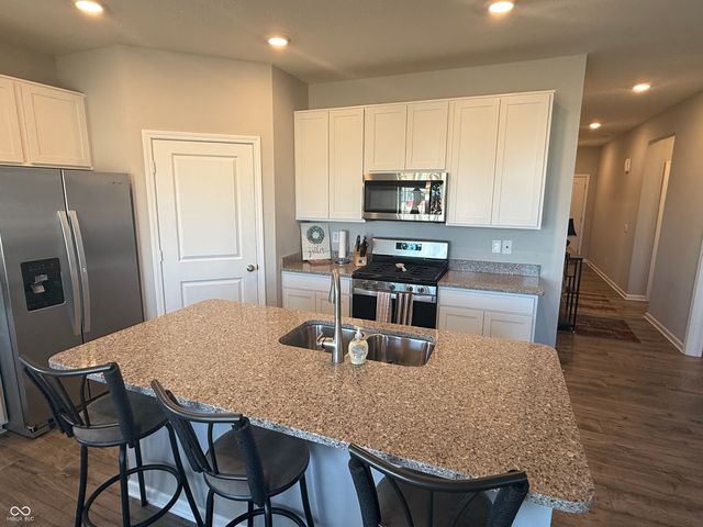 2600 Redding Drive, Whitestown, IN 46075