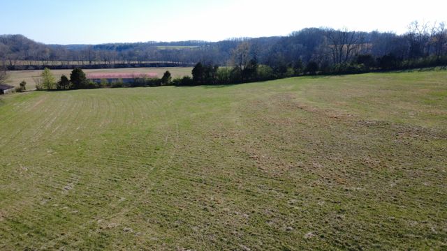 100 Concord Rd, Leoma, TN 38468