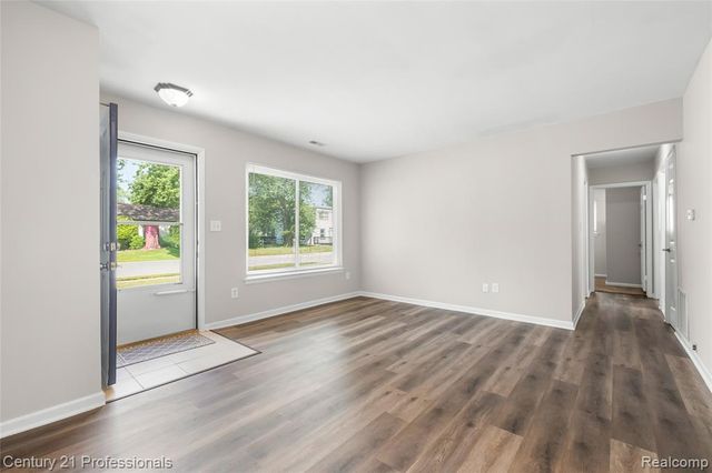 22830 Colgate Street, Farmington, MI 48336