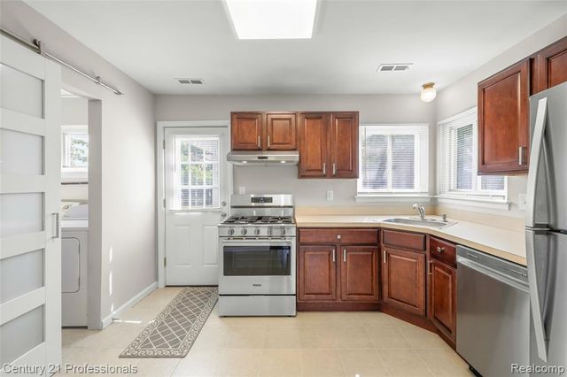 22830 Colgate Street, Farmington, MI 48336