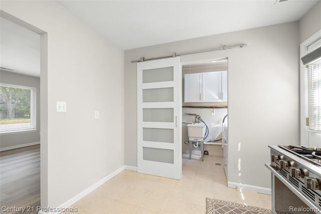 22830 Colgate Street, Farmington, MI 48336