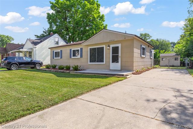 22830 Colgate Street, Farmington, MI 48336