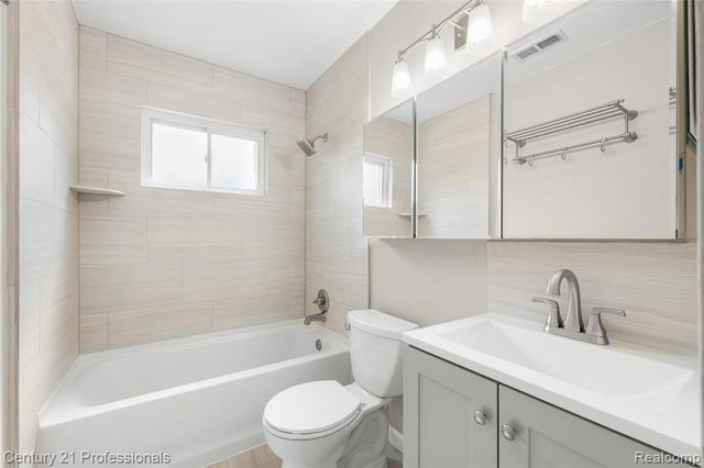 22830 Colgate Street, Farmington, MI 48336