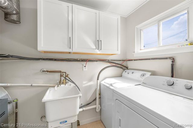 22830 Colgate Street, Farmington, MI 48336