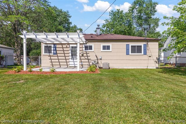 22830 Colgate Street, Farmington, MI 48336