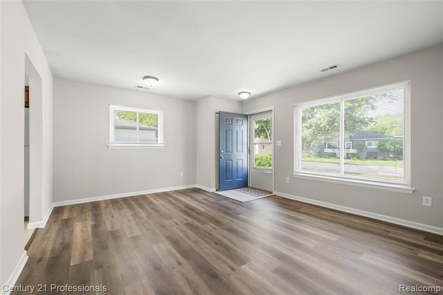 22830 Colgate Street, Farmington, MI 48336