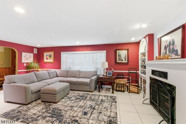 328 Hillside Ave, Livingston Twp., NJ 07039