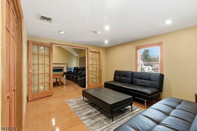 328 Hillside Ave, Livingston Twp., NJ 07039