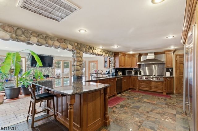 328 Hillside Ave, Livingston Twp., NJ 07039