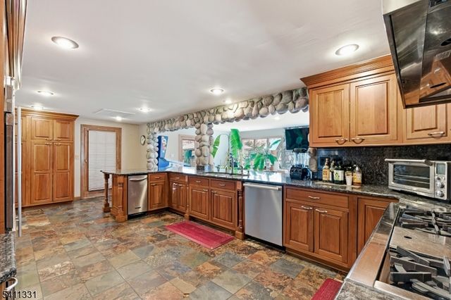 328 Hillside Ave, Livingston Twp., NJ 07039