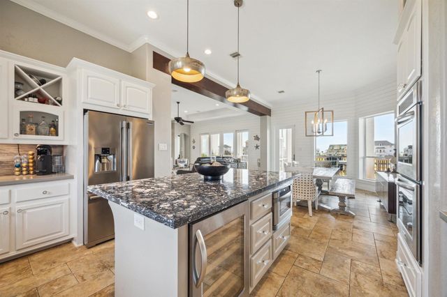 7 Ramrod, Hitchcock, TX 77563