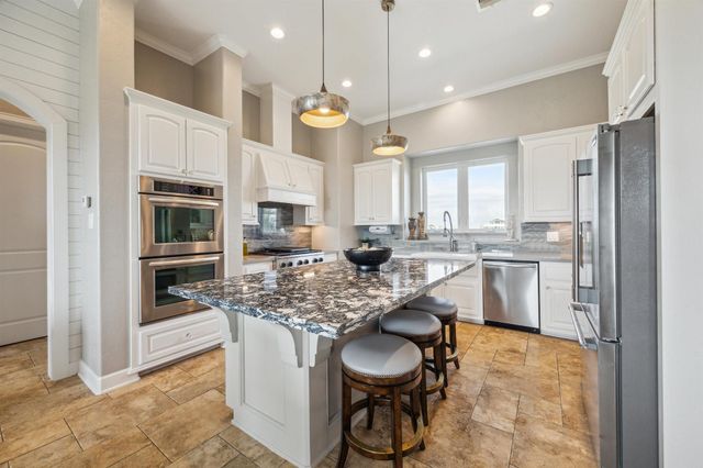 7 Ramrod, Hitchcock, TX 77563