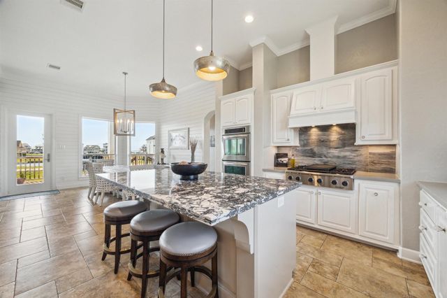 7 Ramrod, Hitchcock, TX 77563