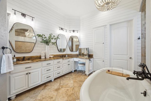 7 Ramrod, Hitchcock, TX 77563