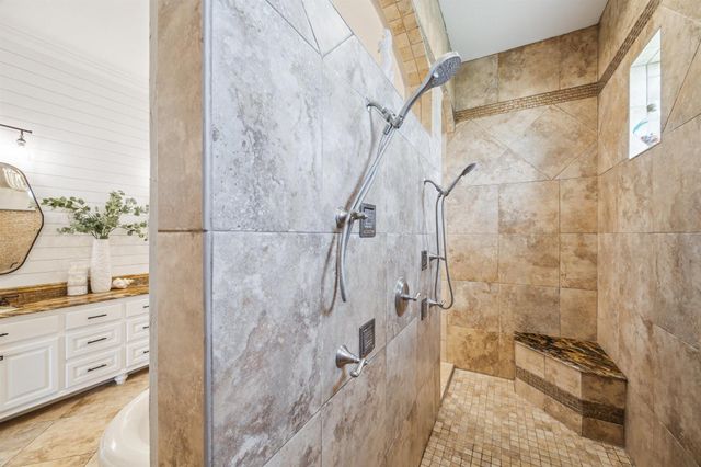 7 Ramrod, Hitchcock, TX 77563