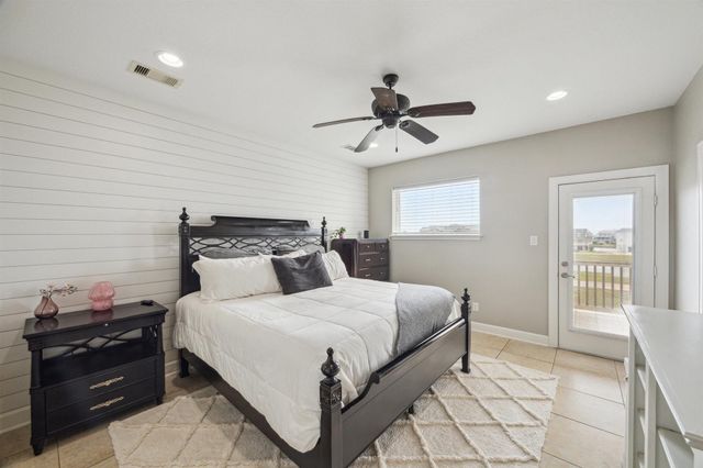 7 Ramrod, Hitchcock, TX 77563