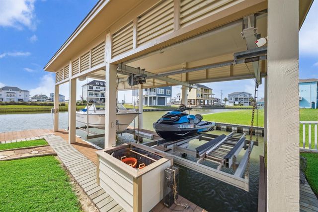 7 Ramrod, Hitchcock, TX 77563