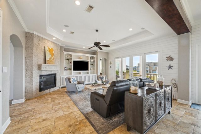 7 Ramrod, Hitchcock, TX 77563