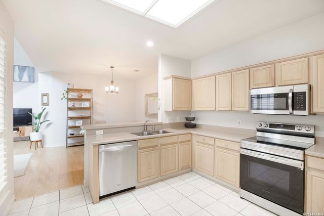 130 Oakwell Farms Parkway, San Antonio, TX 78218