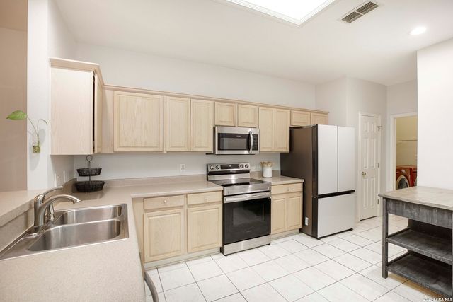 130 Oakwell Farms Parkway, San Antonio, TX 78218
