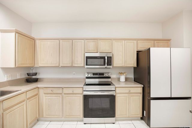 130 Oakwell Farms Parkway, San Antonio, TX 78218