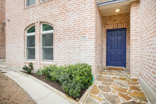 130 Oakwell Farms Parkway, San Antonio, TX 78218