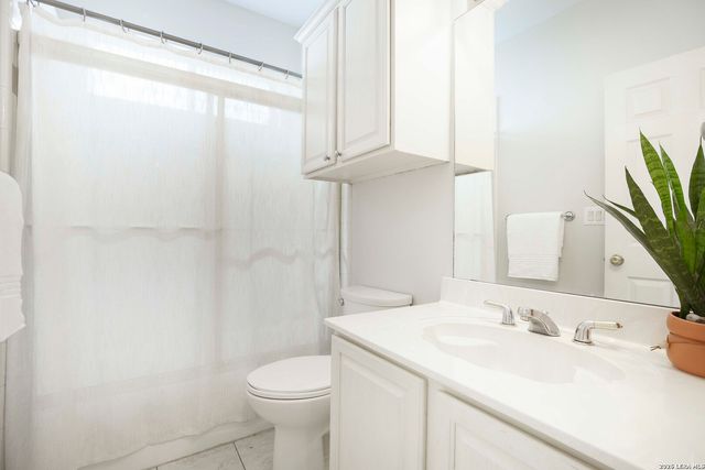 130 Oakwell Farms Parkway, San Antonio, TX 78218