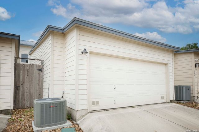 130 Oakwell Farms Parkway, San Antonio, TX 78218