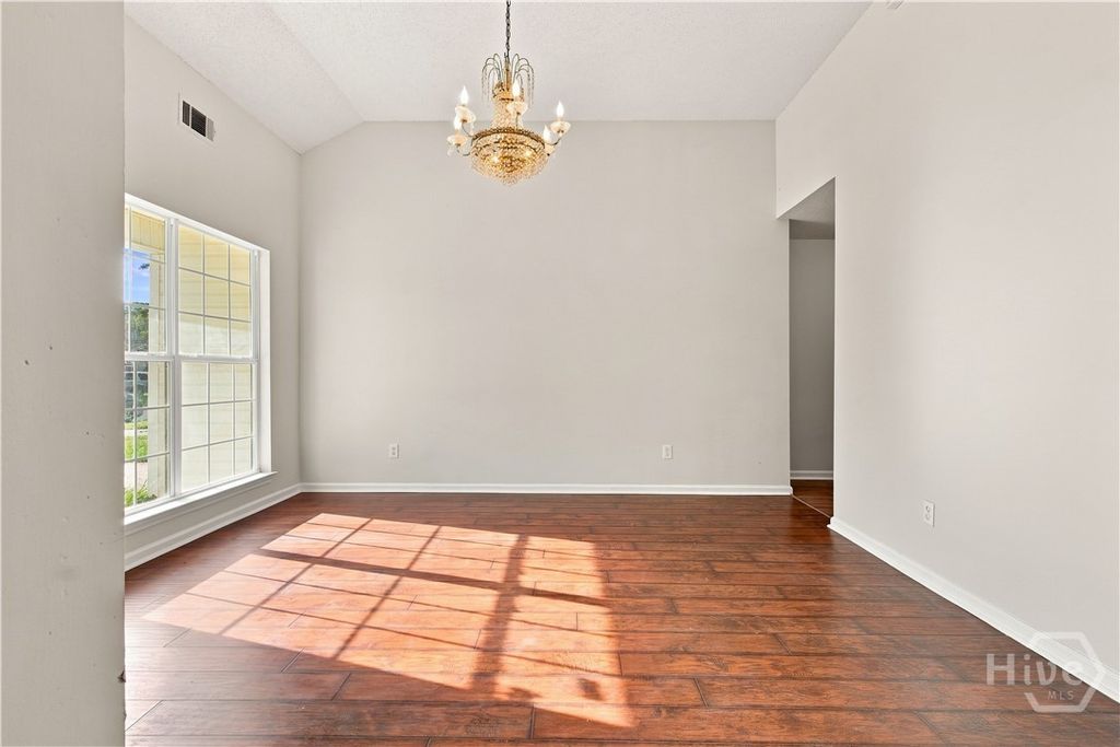 Image 10 of property listing at 7221 Garfield Street, Savannah, GA 31406