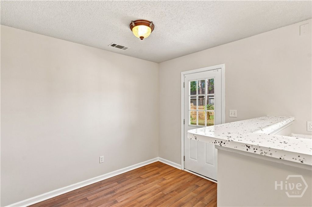 Image 16 of property listing at 7221 Garfield Street, Savannah, GA 31406