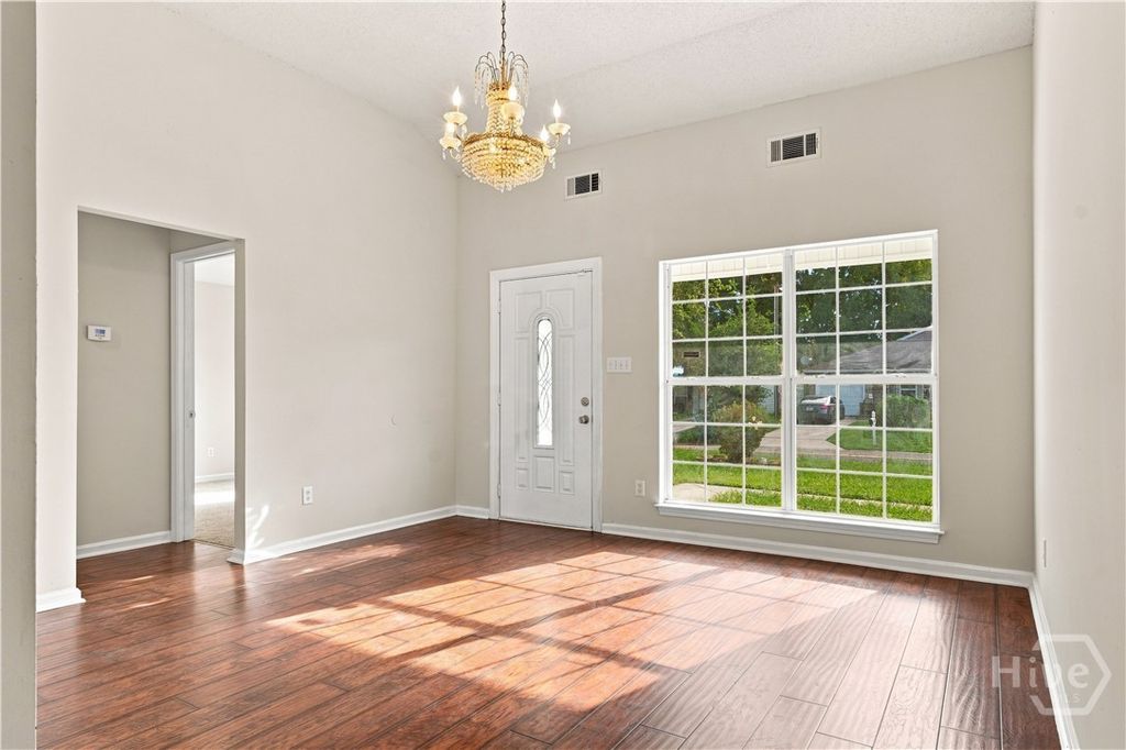 Image 9 of property listing at 7221 Garfield Street, Savannah, GA 31406