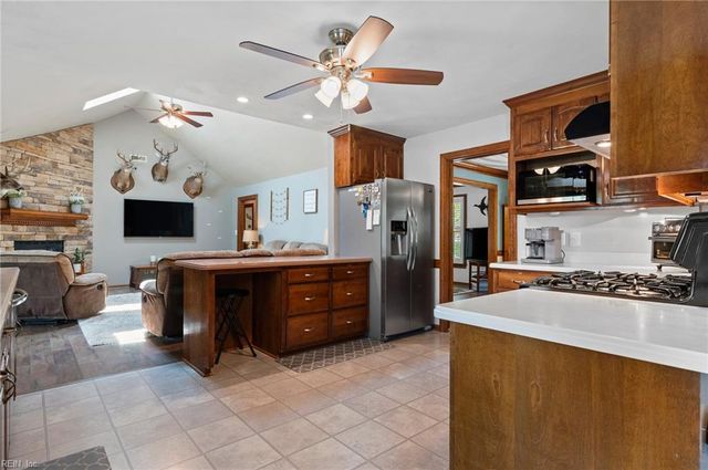 2714 Burning Tree LN, Suffolk, VA 23435