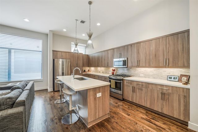 1004 California Street 203, Houston, TX 77006