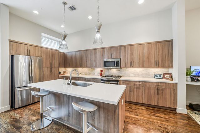 1004 California Street 203, Houston, TX 77006