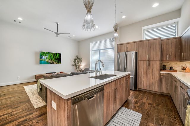 1004 California Street 203, Houston, TX 77006