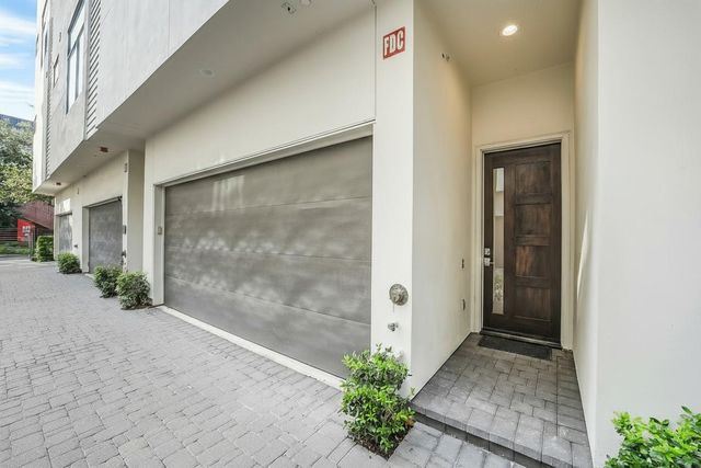 1004 California Street 203, Houston, TX 77006