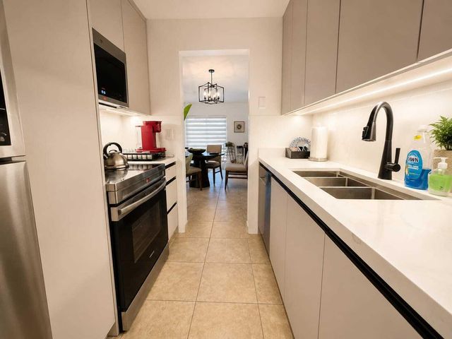 16900 NE 14th Avenue 115, Miami, FL 33162