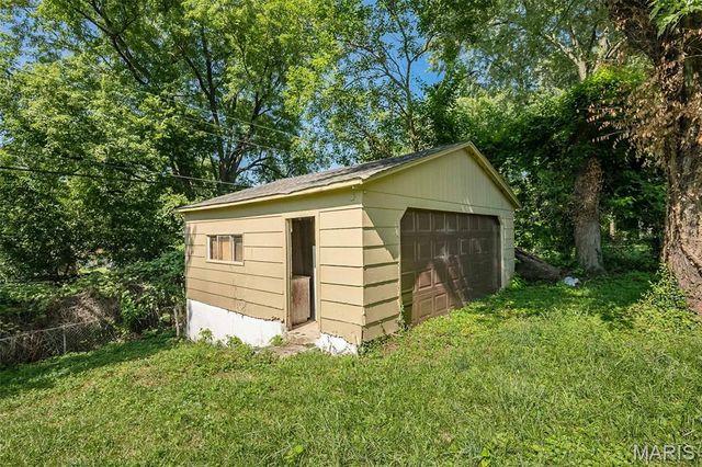 143 Roderick Drive, St Louis, MO 63137