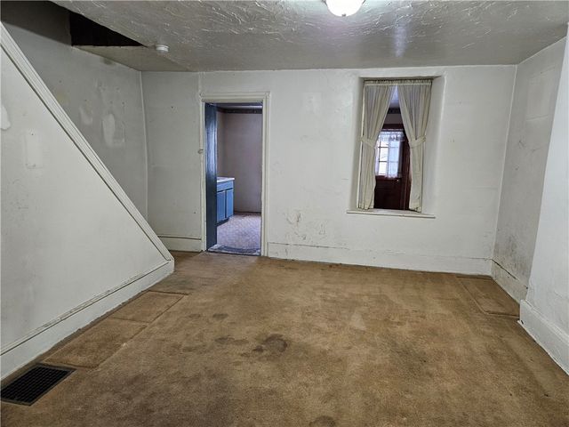 1602 6th Avenue, Beaver Falls, PA 15010