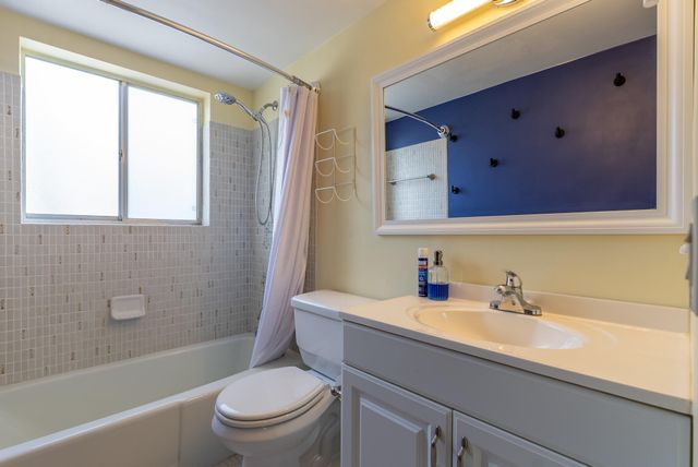 2840 Lake Osborne Drive 111, Lake Worth, FL 33461