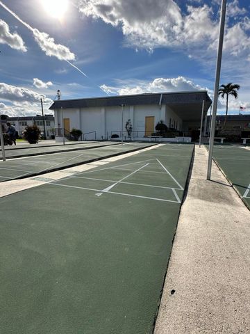 2840 Lake Osborne Drive 111, Lake Worth, FL 33461