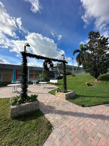 2840 Lake Osborne Drive 111, Lake Worth, FL 33461