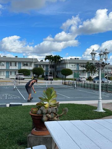 2840 Lake Osborne Drive 111, Lake Worth, FL 33461