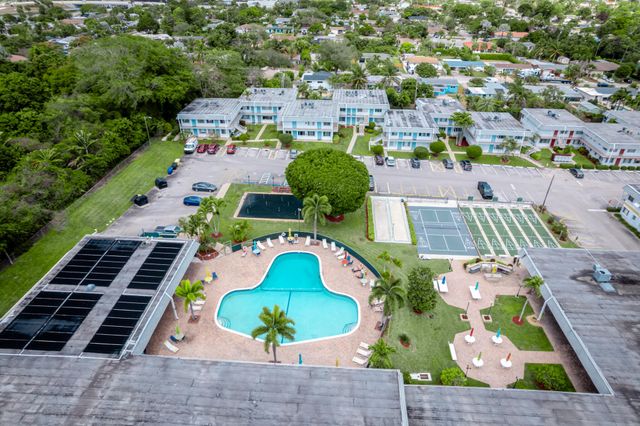 2840 Lake Osborne Drive 111, Lake Worth, FL 33461