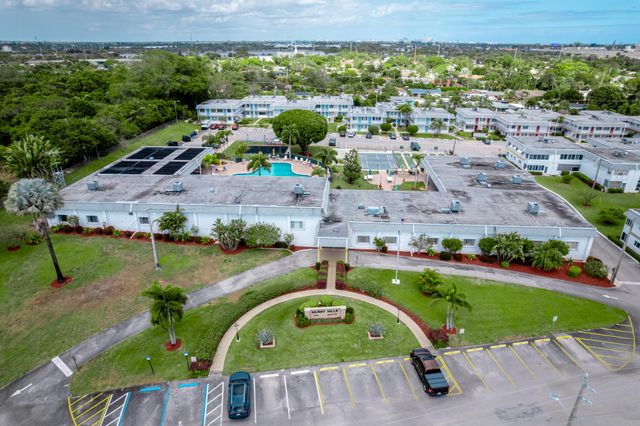 2840 Lake Osborne Drive 111, Lake Worth, FL 33461