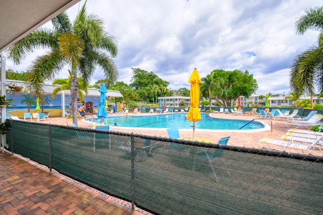 2840 Lake Osborne Drive 111, Lake Worth, FL 33461